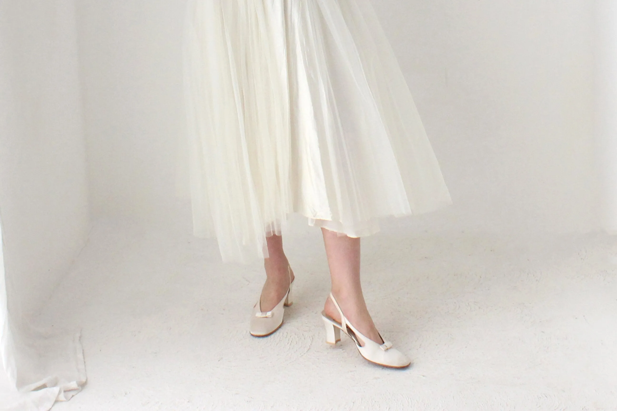BALLETCORE 90s Designer Ivory Satin & Leather Heels ~ Euro 39.5