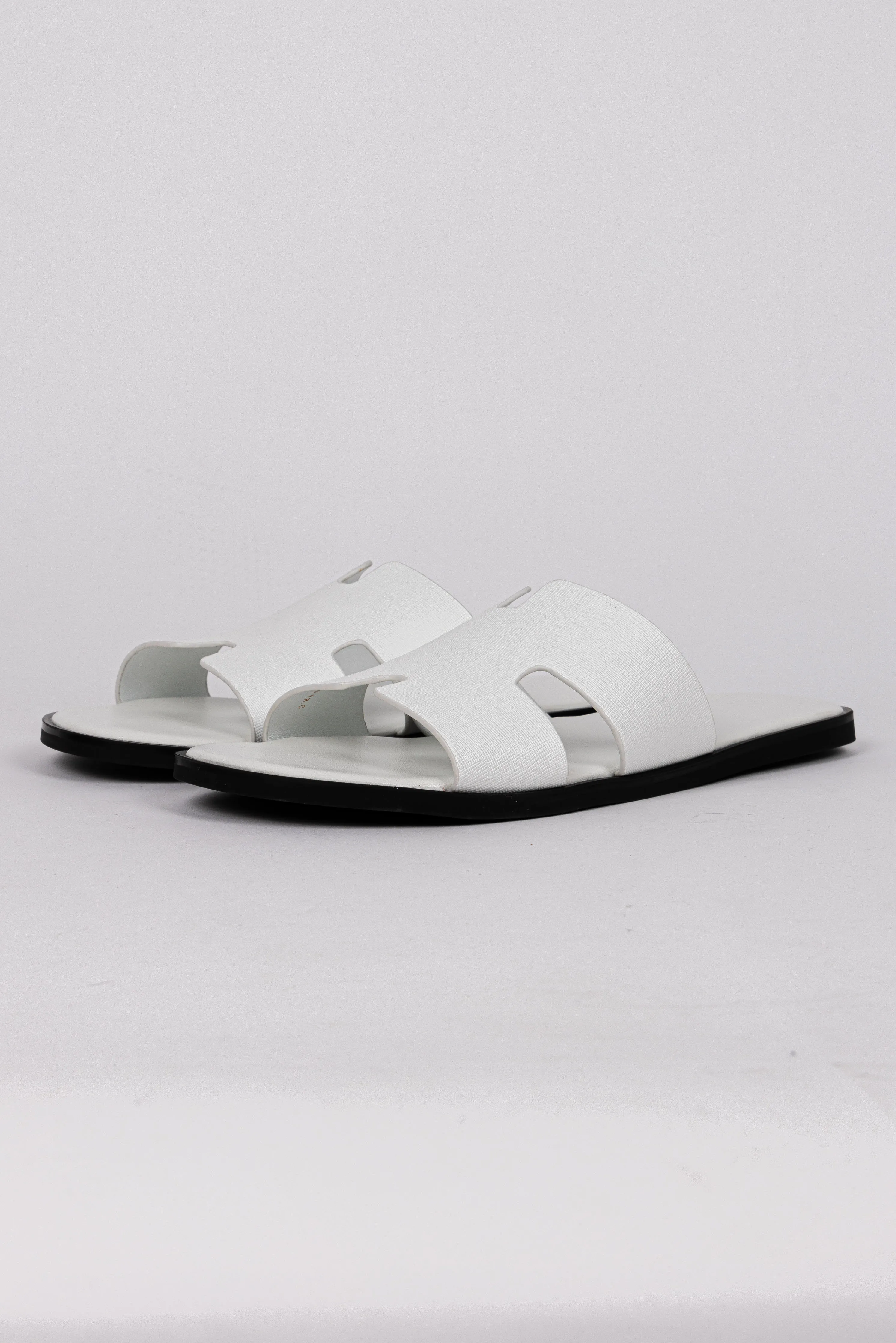CLASSIC LEATHER SANDALS